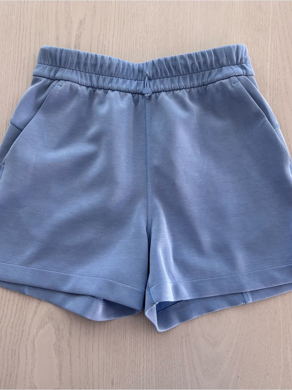 lululemon Softstreme Mid-Rise Short Size 4